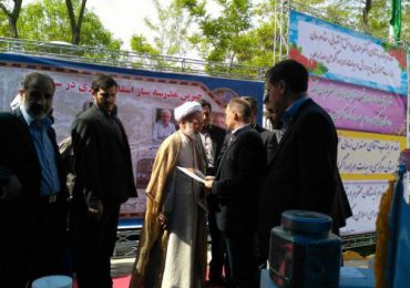 بازدید امام جمعه محترم اراک از غرفه پرین بتن در نمایشگاه خیرین مدرسه ساز