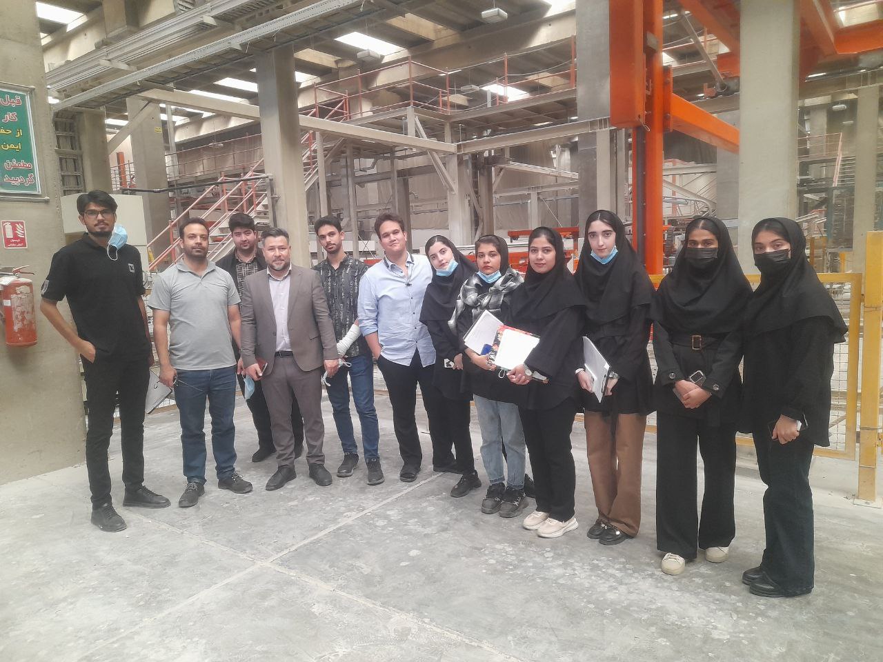 بازدید دانشجویان رشته بهداشت حرفه‌ای دانشگاه علوم پزشکی نیشابور از کارخانه پرین بتن